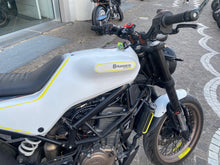 Carica l'immagine nel visualizzatore di Gallery, HUSQVARNA VITPILEN 401 - 2018 - KM 7827