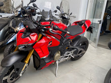 Carica l'immagine nel visualizzatore di Gallery, DUCATI STREETFIGHTER V4 S - 2025 - KM 4808