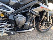 Carica l'immagine nel visualizzatore di Gallery, TRIUMPH STREET TRIPLE RS - 2018 - KM 30260