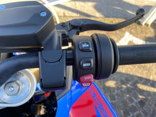 Carica l'immagine nel visualizzatore di Gallery, BMW F 900 R - 2025 - KM 9913