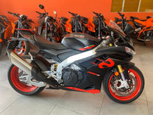 Carica l&#39;immagine nel visualizzatore di Gallery, APRILIA RSV4 - 2024 - KM 5207