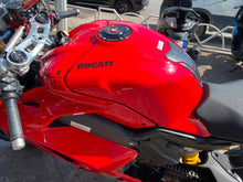 Carica l'immagine nel visualizzatore di Gallery, DUCATI PANIGALE V4 - 2024 - KM 2383