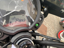 Carica l'immagine nel visualizzatore di Gallery, TRIUMPH SPEED TWIN 900 - 2023 - KM 27843