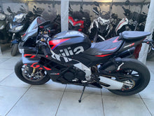 Carica l'immagine nel visualizzatore di Gallery, APRILIA RSV4 FACTORY - 2023 - KM 28917