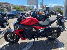Carica l'immagine nel visualizzatore di Gallery, DUCATI DIAVEL V4 - 2025 - KM 4524