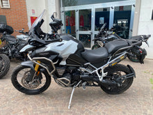 Carica l'immagine nel visualizzatore di Gallery, TRIUMPH TIGER 1200 RALLY EXPLORER - 2024 - KM 46432