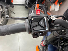 Carica l&#39;immagine nel visualizzatore di Gallery, KTM DUKE 125 - 2025 - KM 0