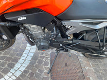 Carica l'immagine nel visualizzatore di Gallery, KTM 790 DUKE L DEPOTENZIATA - 2023 - KM 3228