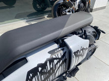 Carica l'immagine nel visualizzatore di Gallery, BMW CE 04 - 2022 - KM 3840