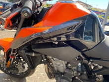 Carica l'immagine nel visualizzatore di Gallery, KTM 890 DUKE - 2023 - KM 14939