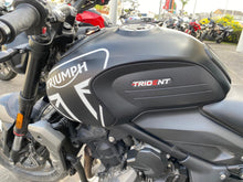 Carica l'immagine nel visualizzatore di Gallery, TRIUMPH TRIDENT 660 - 2021 - KM 21979