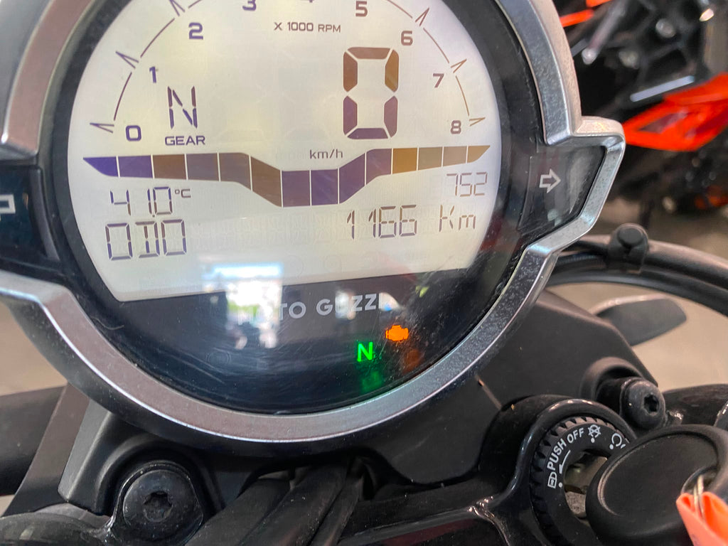 MOTO GUZZI V7 STONE - 2024 - KM 1166