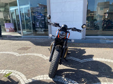 Carica l'immagine nel visualizzatore di Gallery, TRIUMPH BONNEVILLE BOBBER 1200 - 2025 - KM 2133
