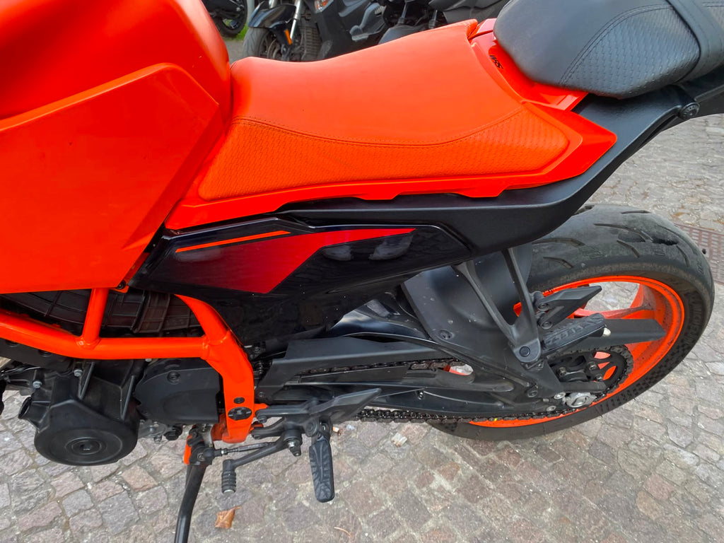 KTM 390 DUKE - 2025 - KM 9869
