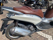 Carica l'immagine nel visualizzatore di Gallery, PIAGGIO BEVERLY 300 - 2010 - KM 42472