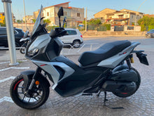 Carica l'immagine nel visualizzatore di Gallery, APRILIA SR GT 400 - 2026 - KM 2190