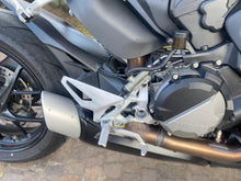 Carica l&#39;immagine nel visualizzatore di Gallery, DUCATI STREETFIGHTER V2 - 2023 - KM 7732