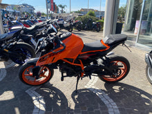 Carica l'immagine nel visualizzatore di Gallery, KTM 390 DUKE - 2025 - KM 4122