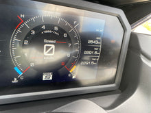 Carica l'immagine nel visualizzatore di Gallery, YAMAHA T MAX 560 TECH MAX - 2026 - KM 2643