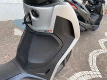 Carica l'immagine nel visualizzatore di Gallery, PIAGGIO BEVERLY 400 S - 2025 - KM 22932