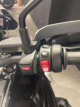 Carica l&#39;immagine nel visualizzatore di Gallery, BMW R 1300 GS - ANNO 2025 - KM 2 - GARANZIA CASA MADRE