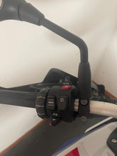 Carica l&#39;immagine nel visualizzatore di Gallery, BMW F 900 GS - ANNO 2024 - KM 3599