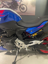 Carica l&#39;immagine nel visualizzatore di Gallery, BMW F 900 R
