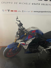 Carica l&#39;immagine nel visualizzatore di Gallery, BMW F 900 R - ANNO 2025 - KM 2355