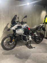 Carica l'immagine nel visualizzatore di Gallery, F 900 GS ADV - ANNO 2024 - KM 11764