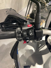 Carica l'immagine nel visualizzatore di Gallery, F 900 GS ADV - ANNO 2024 - KM 17244