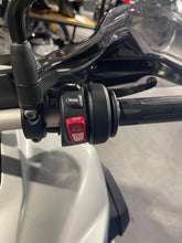 Carica l'immagine nel visualizzatore di Gallery, F 900 GS ADV - ANNO 2024 - KM 17244