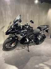 Carica l'immagine nel visualizzatore di Gallery, R 1250 GS Ultimate Edition 100th - ANNO 2023 - KM 4774