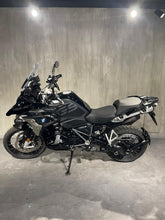 Carica l'immagine nel visualizzatore di Gallery, R 1250 GS Ultimate Edition 100th - ANNO 2023 - KM 4774