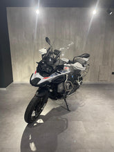 Carica l'immagine nel visualizzatore di Gallery, R 1250 GS ADV - ANNO 2023 - KM 10537