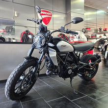 Carica l'immagine nel visualizzatore di Gallery, DUCATI SCRAMBLER ICON - 2024 - KM 11623