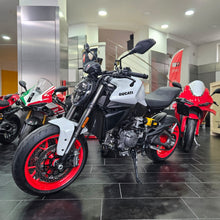 Carica l'immagine nel visualizzatore di Gallery, Ducati Monster MY 2026