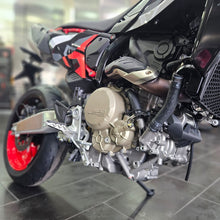Carica l'immagine nel visualizzatore di Gallery, Ducati Hypermotard 698 mono MY 26