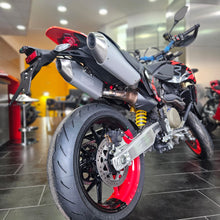 Carica l'immagine nel visualizzatore di Gallery, Ducati Hypermotard 698 mono MY 26