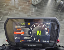 Carica l'immagine nel visualizzatore di Gallery, DUCATI HYPERMOTARD V2 SP - 2026 - KM 275