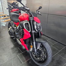 Carica l'immagine nel visualizzatore di Gallery, DUCATI DIAVEL V4 - 2026 - KM 898