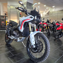 Carica l'immagine nel visualizzatore di Gallery, DUCATI DESERT X - 2026 - KM 615 - VEDI ACCESSORI IN DESCRIZIONE