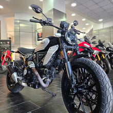Carica l'immagine nel visualizzatore di Gallery, DUCATI SCRAMBLER ICON - 2024 - KM 11623