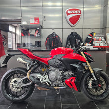 Carica l'immagine nel visualizzatore di Gallery, DUCATI STREETFIGHTER V2 35kW - 2025 - KM 8017