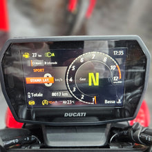 Carica l'immagine nel visualizzatore di Gallery, DUCATI STREETFIGHTER V2 35kW - 2025 - KM 8017