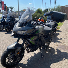 Carica l'immagine nel visualizzatore di Gallery, KAWASAKI VERSYS 650 - 2024 - KM 2570
