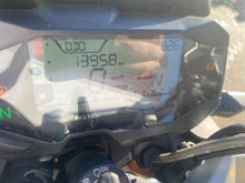 Carica l'immagine nel visualizzatore di Gallery, BMW G 310 R - 2024 - KM 13958