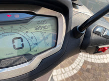 Carica l'immagine nel visualizzatore di Gallery, PIAGGIO BEVERLY 400 - 2023 - KM 18930
