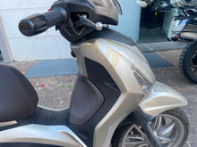 Carica l'immagine nel visualizzatore di Gallery, PIAGGIO BEVERLY 300 HPE - 2021 - KM 55617