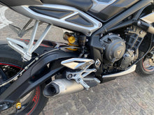Carica l'immagine nel visualizzatore di Gallery, TRIUMPH STREET TRIPLE RS - 2018 - KM 30260