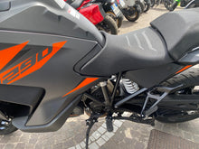 Carica l'immagine nel visualizzatore di Gallery, KTM 1290 SUPER ADVENTURE S - 2021 - KM 18712